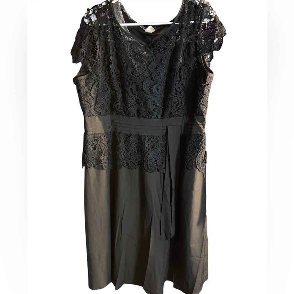 Elegant Black Lace Dress Size XXL (v)